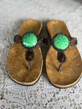 Kenneth Cole Reaction Pretty Glam Sandals Beaded Green Jewel Thong 6M